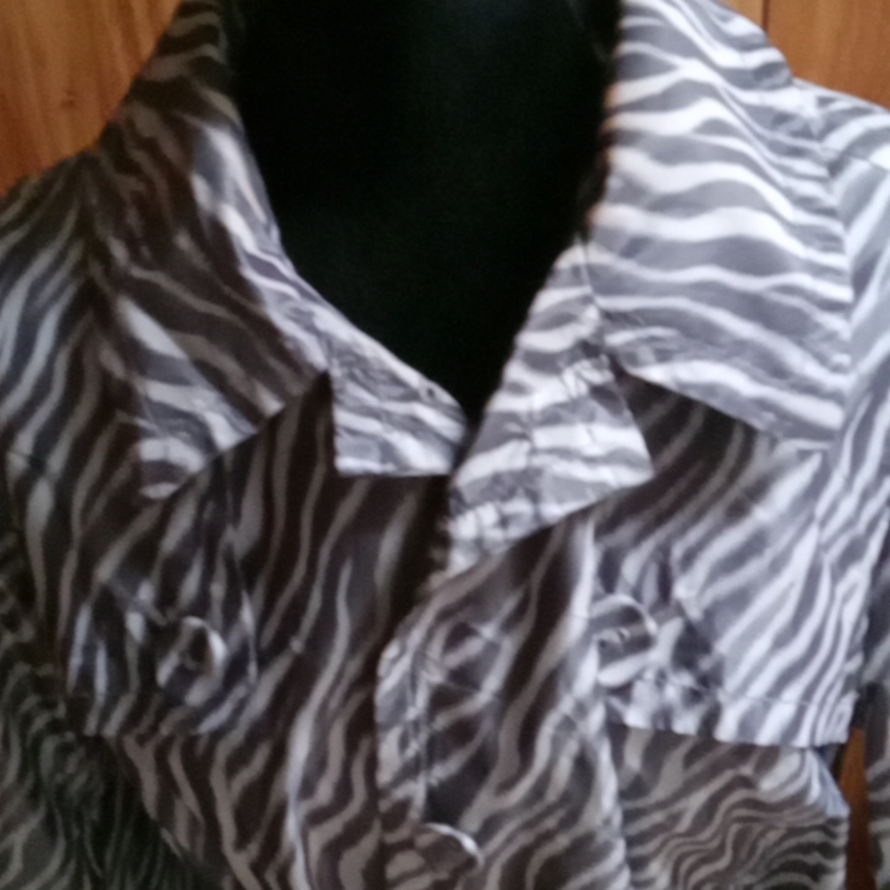 Zebra Trench❤🖤 - Picture 3 of 10